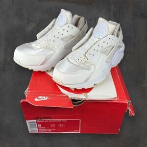 Nike Air Huarache Run Womens Size 6 Triple White 634835-108 Sneakers w/Box